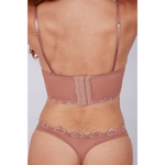 Sostén mujer tipo corset con copa y encaje nude
