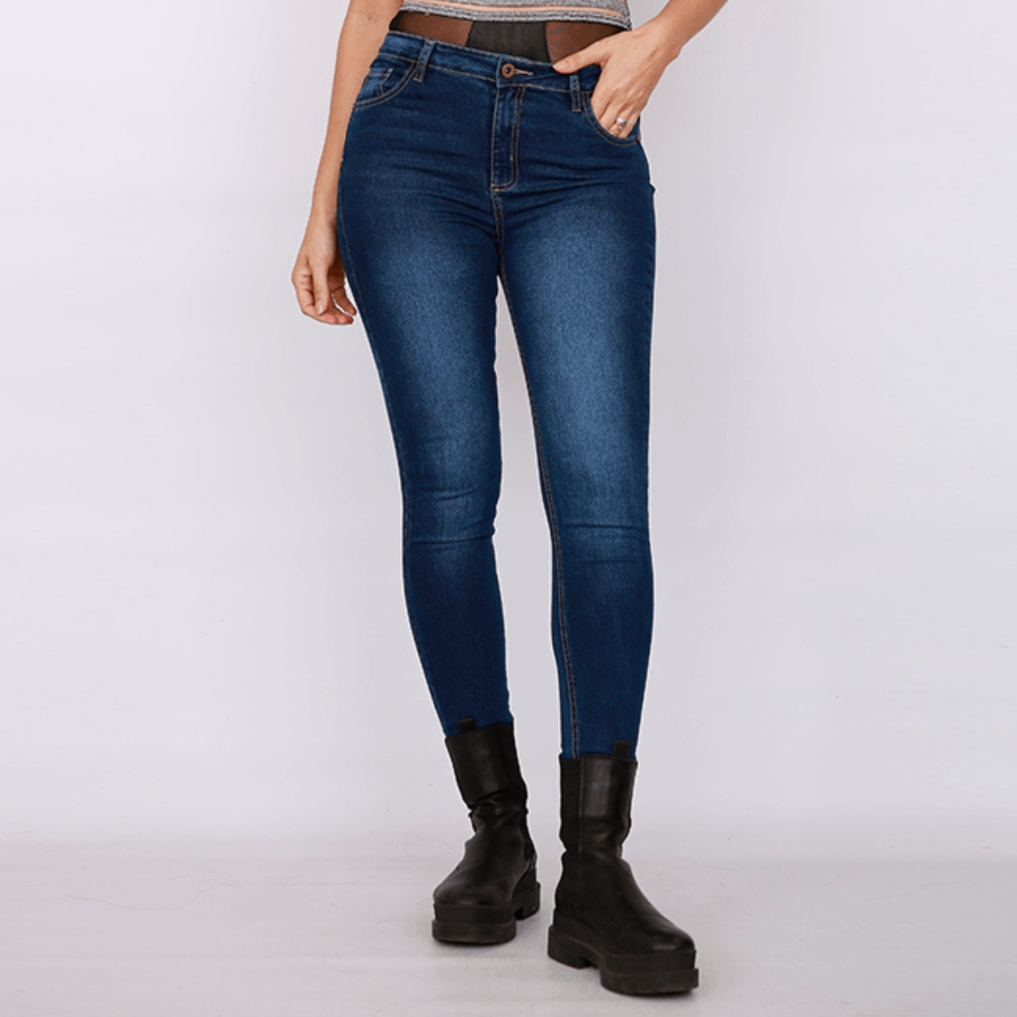 Jeans Ajustado Pitillo Risky Sky
