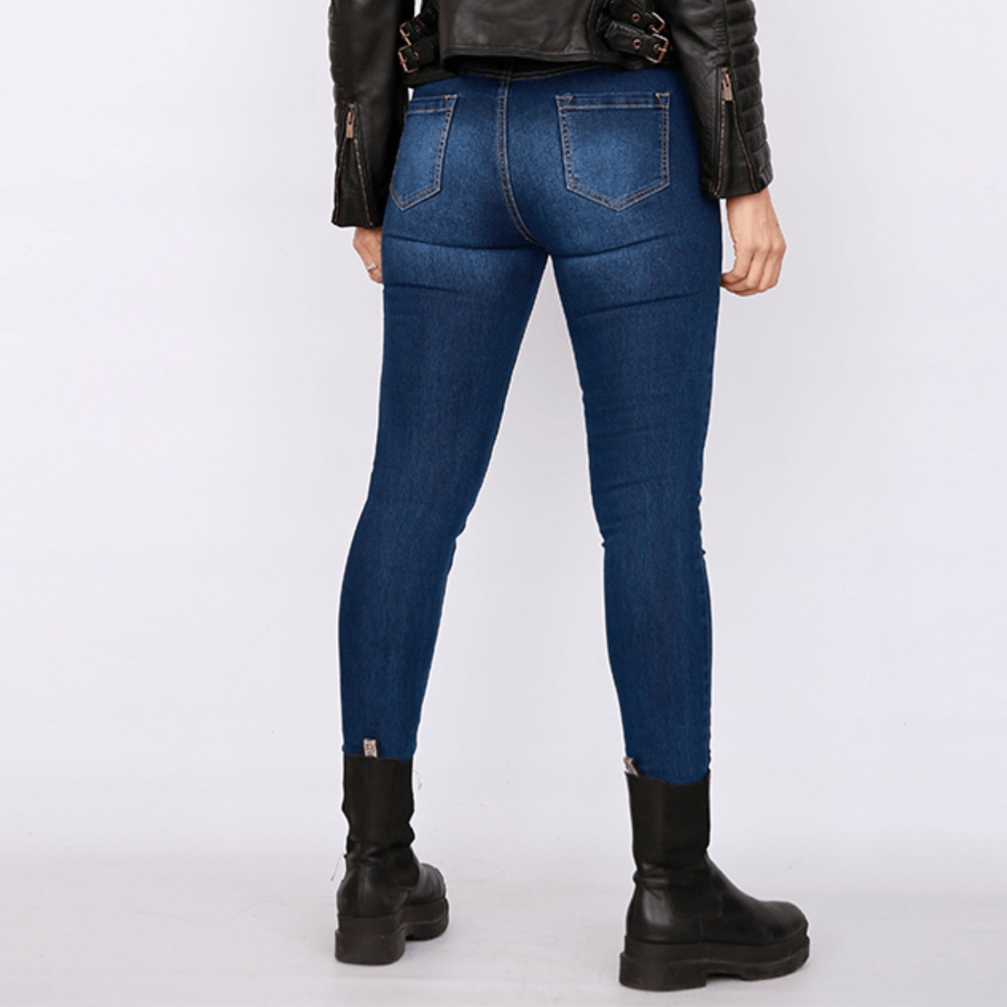 Jeans Ajustado Pitillo Risky Sky